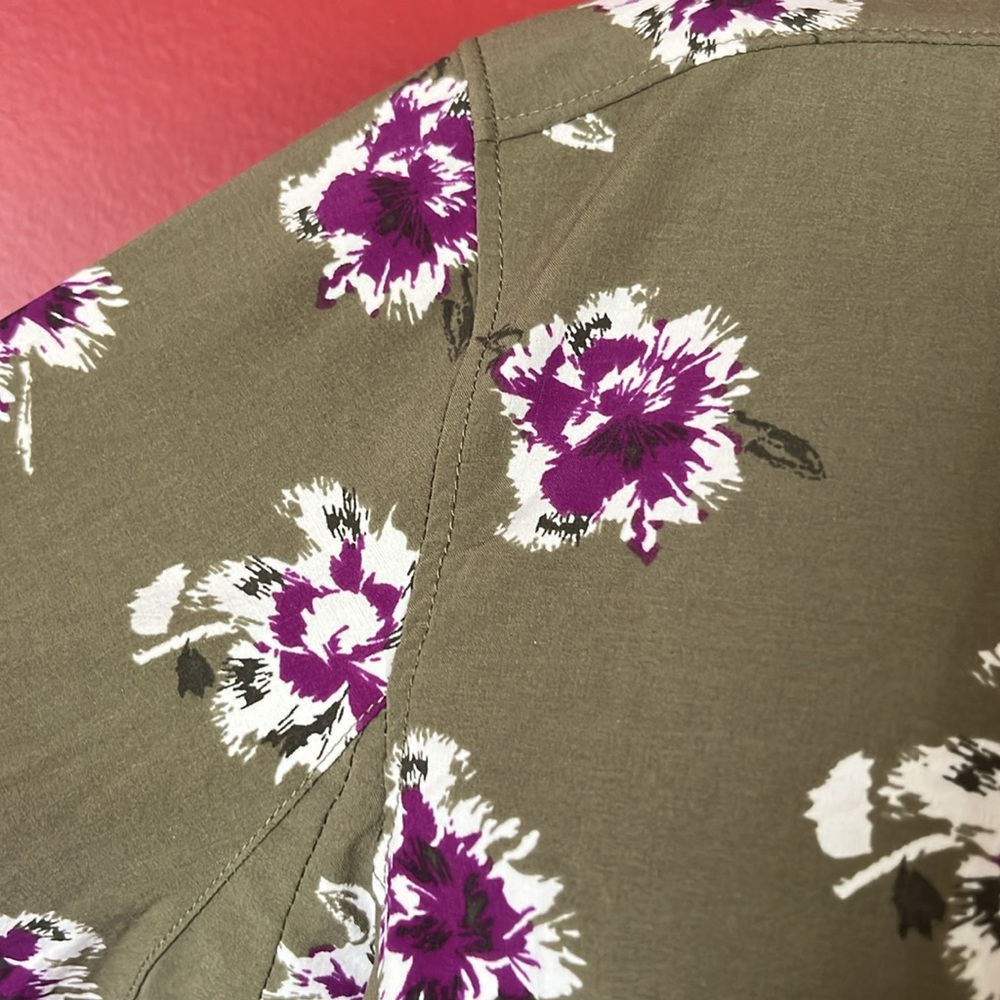 BNWOT Duluth trading company, green floral top - Picture 3 of 16